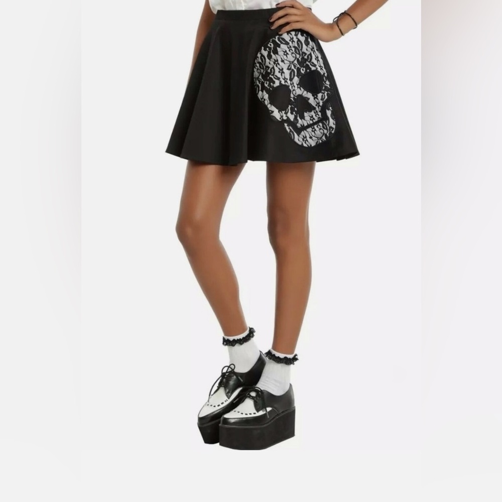Hot Topic Black Lace Skull Circle Skirt Gothic Emo Dark Academia size L